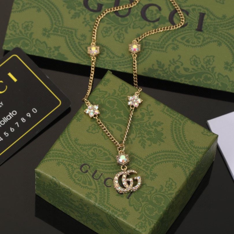 G*u*i necklaces